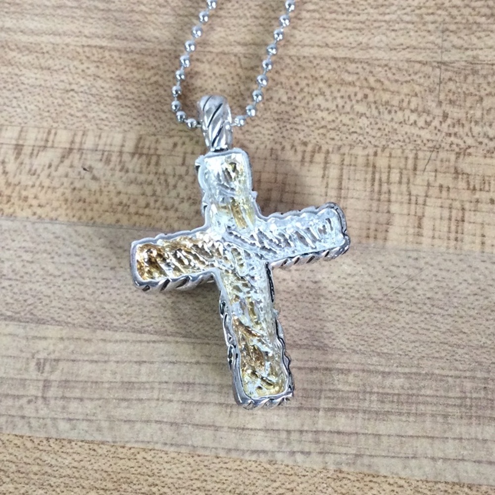 New Cross necklace - Picture 4 of 9